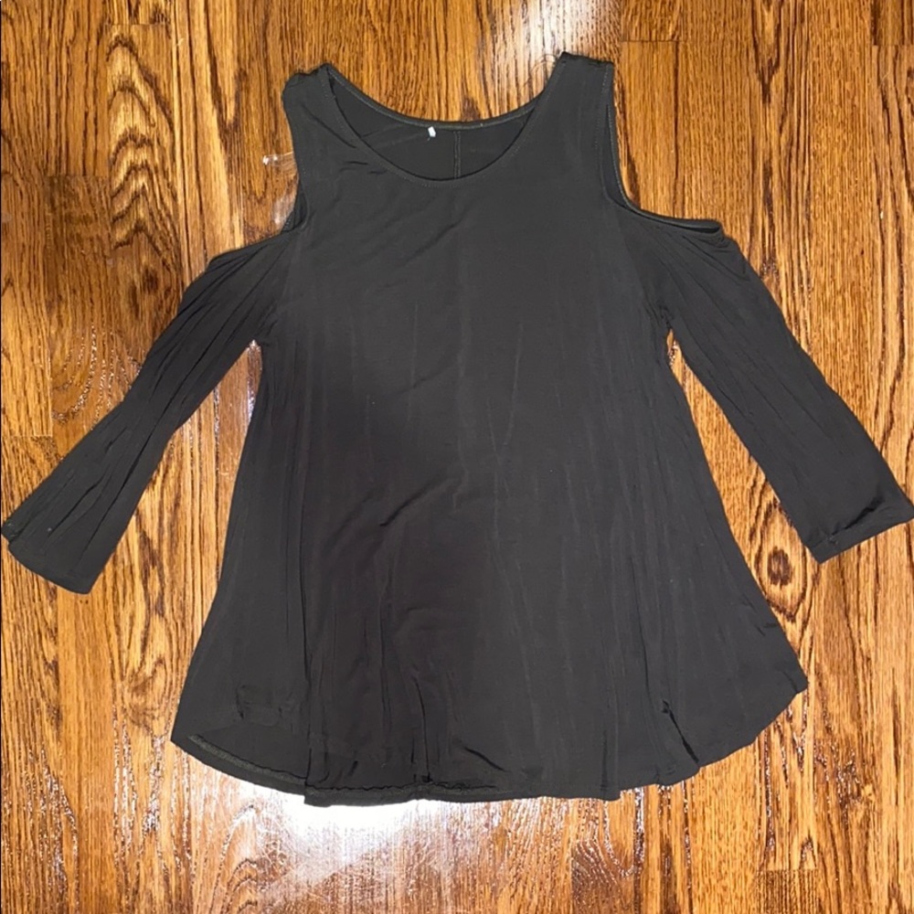 Green 3/4 Sleeve Open Shoulder Top
